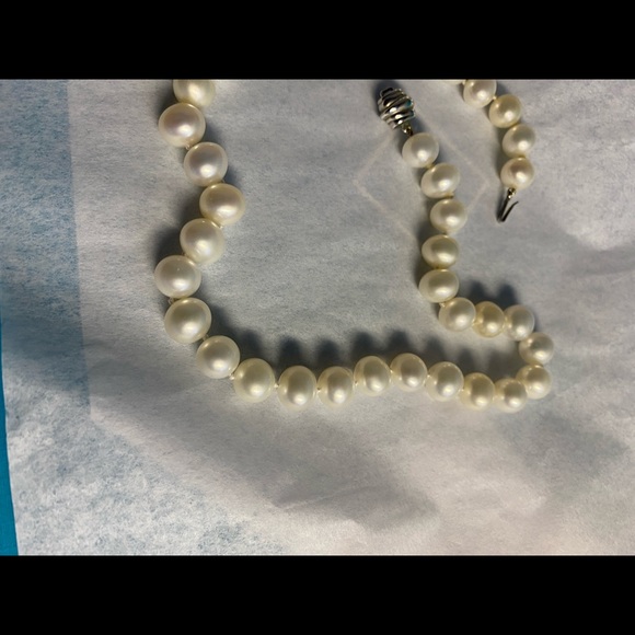Birks Freshwater Cultured Pearl Strand 11-13mm 17” - Picture 10 of 10